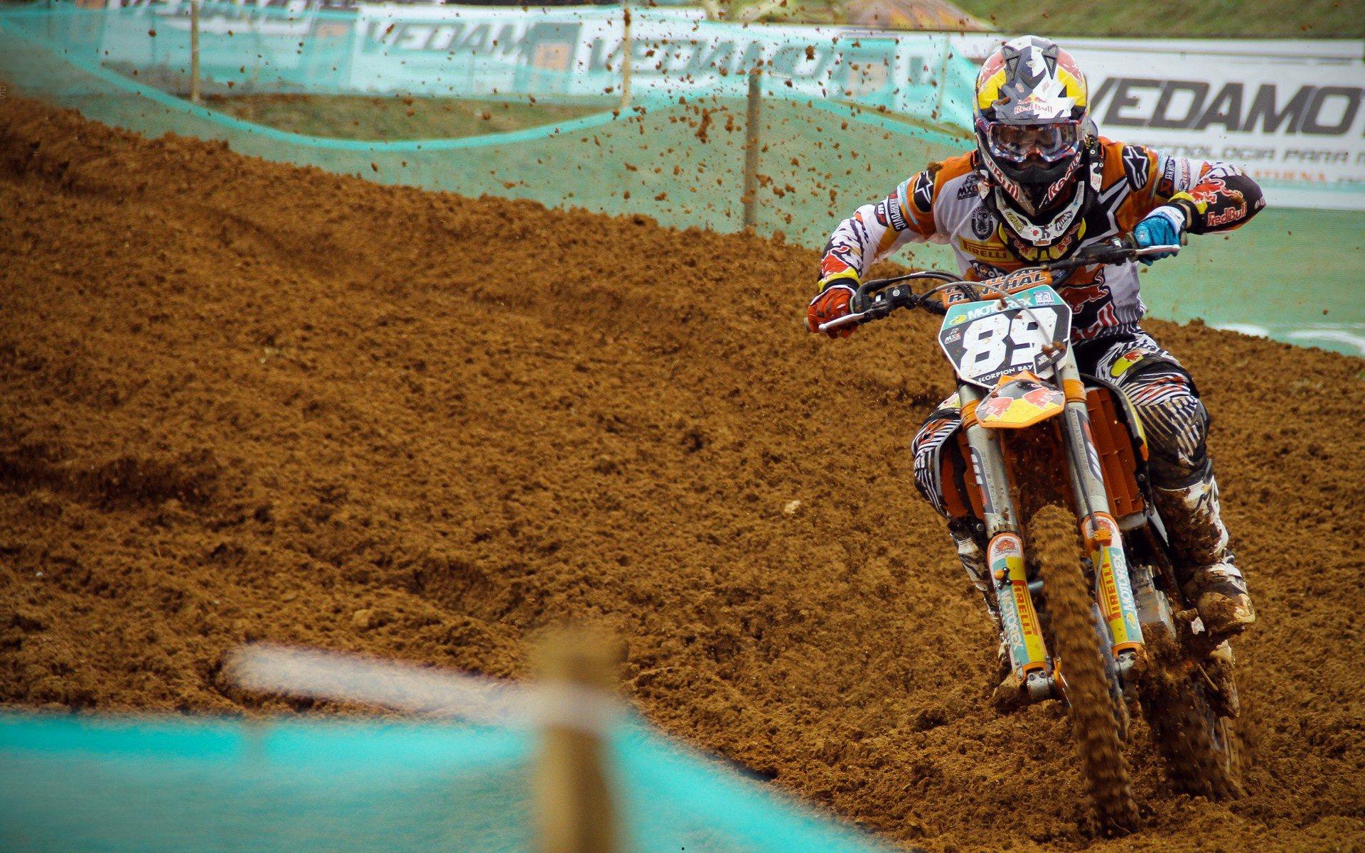 篮球场上的硝烟,鲍威尔谈激烈冲突,直言这就是我们所追求的,没有球队愿意退让屈服