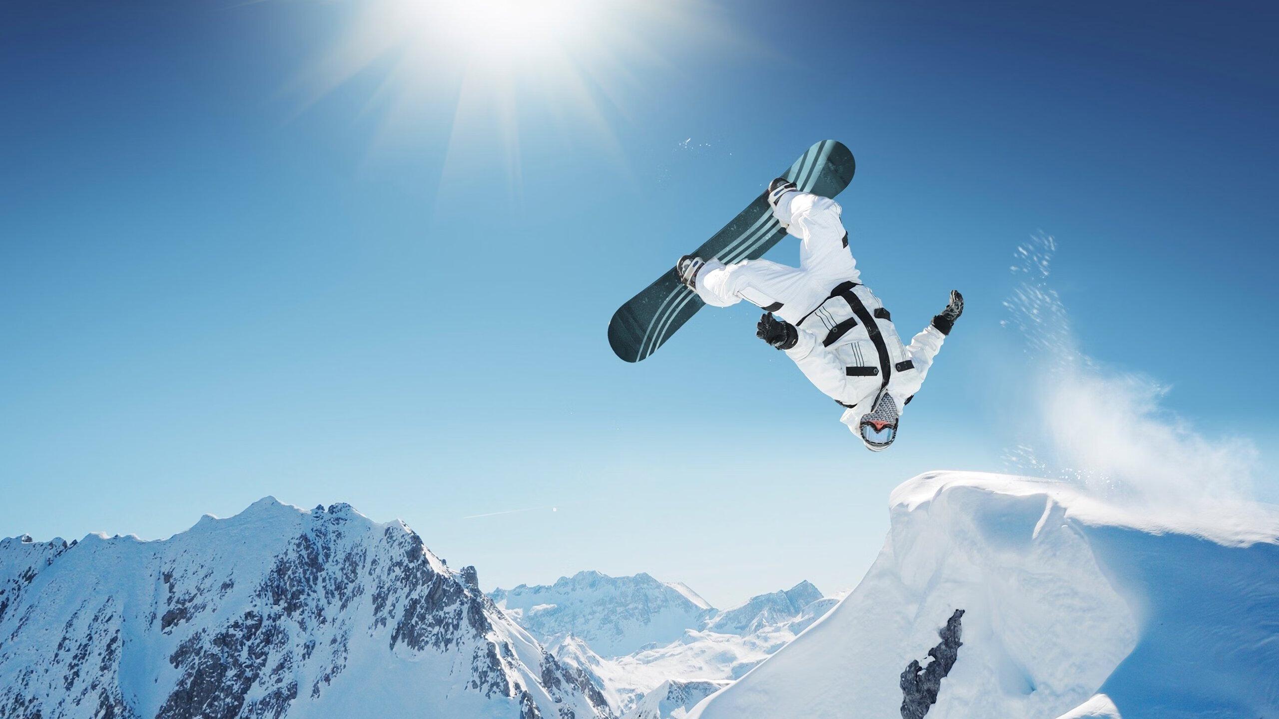 篮球传奇魔术师约翰逊表态,詹姆斯与东契奇将联手击退森林狼攻势